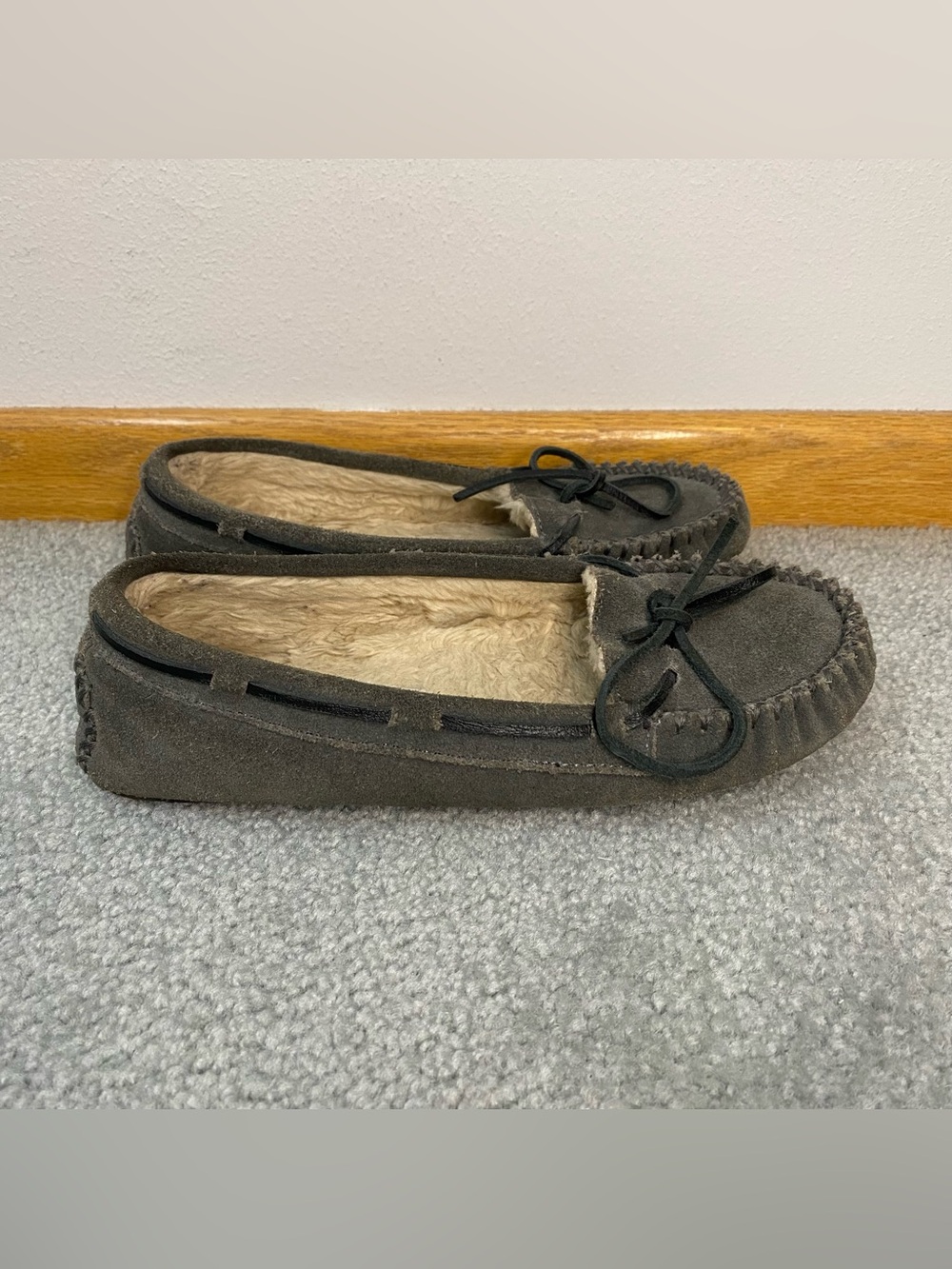Minnetonka Gray Slip on Moccasins Comfy‎ Casual Womens Size 9